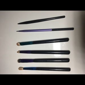 Eye makeup brushes